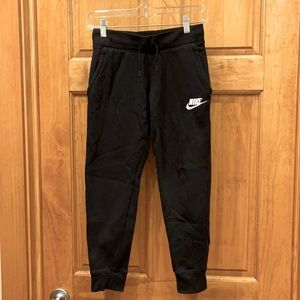Girls Nike track pants, black sz Medium with pockets
